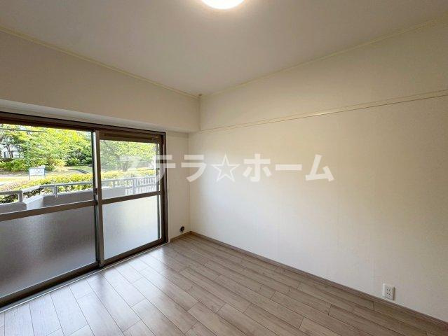 日興千里台スカイタウンB棟の洋室|落ち着いた色調の洋室です