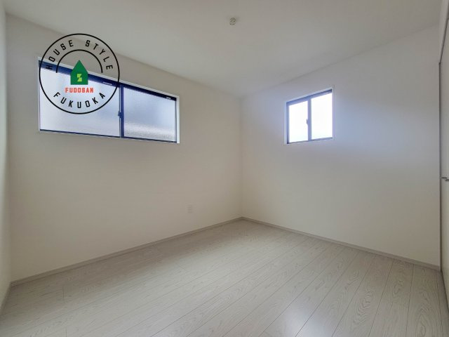 福岡市城南区樋井川7丁目第2-4棟（3号棟）の洋室|採光良好な洋室は全居室、複層ガラスの遮熱効果と断熱効果で、一年中快適に過ごせます。