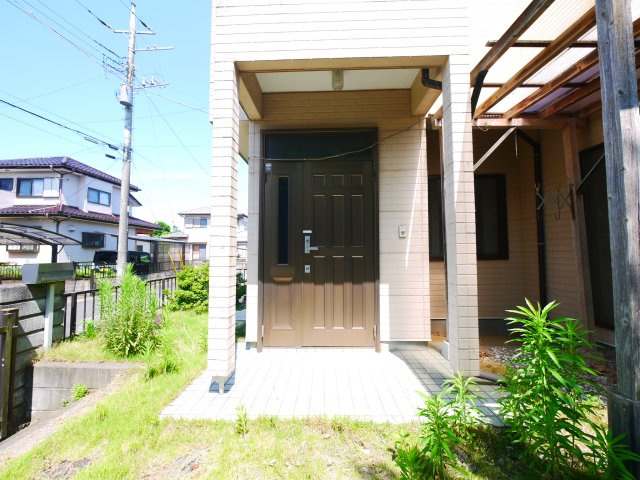 東金市大沼田　中古戸建の玄関|内外装リフォーム済み令和8年1月 平成7年4月築 ３DK  裏庭で菜園BBQが可能です。閑静な分譲地