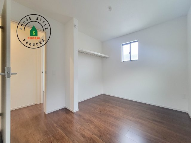 福岡市城南区樋井川7丁目第2-4棟（4号棟）の洋室|採光良好な洋室は全居室、複層ガラスの遮熱効果と断熱効果で、一年中快適に過ごせます。