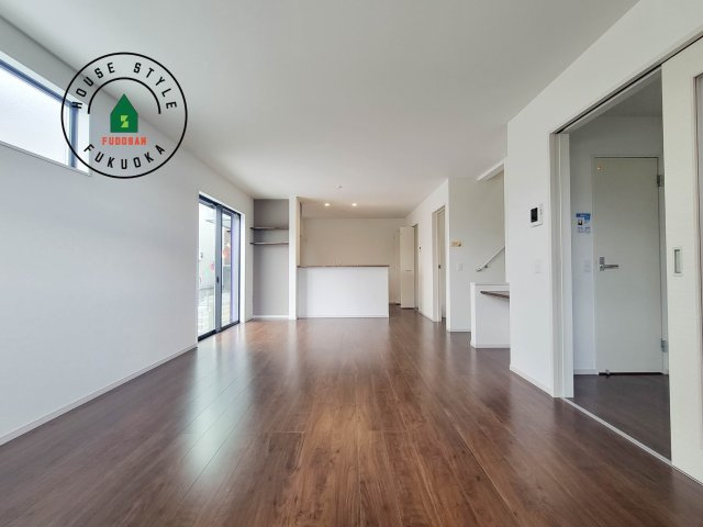 福岡市城南区樋井川7丁目第2-4棟（4号棟）の居間・リビング|キッチンからリビングをしっかり確認できます。家族の笑顔があふれる空間になりそうですね。