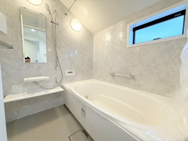 【浴室】 | 【仲介手数料２３０万円が無料！】■眺望良好■庭スペースあり■高台■陽当り良好 | 【諸費用が２３０万円ＯＦＦ」です！】
■詳細は「物件概要」の「諸費用」欄をご確認下さい！
■周辺より高台につき陽当りも開放感も良好！
■吹抜け天井のリビングダイニングからの眺望が抜群！
■内覧可能