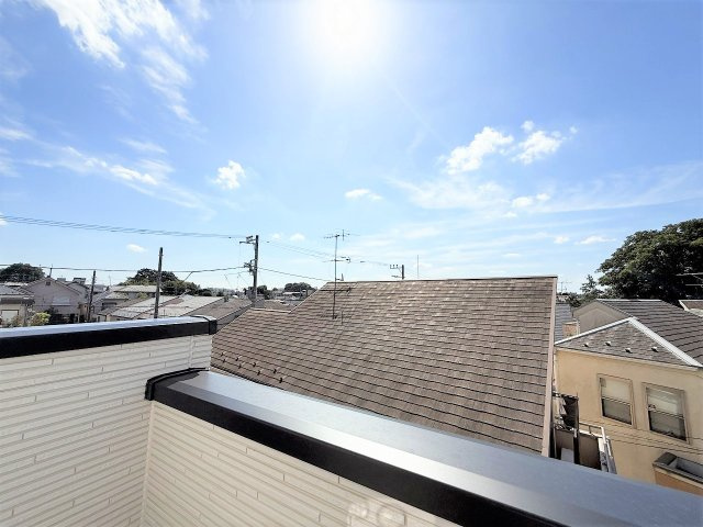 【展望】 | 【仲介手数料２３０万円が無料！】■眺望良好■庭スペースあり■高台■陽当り良好 | 【お得な諸費用サービスキャンペーン中！】
■詳細は「物件概要」の「諸費用」欄をご確認下さい！
■周辺より高台につき陽当りも開放感も良好！
■吹抜け天井のリビングダイニングからの眺望が抜群！
■内覧可能