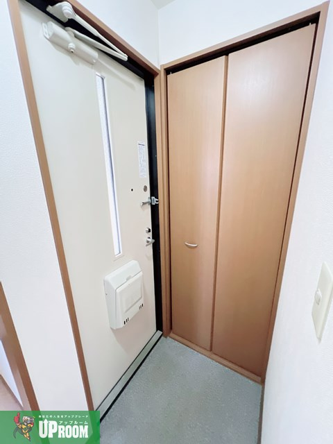 メープル上野の玄関
