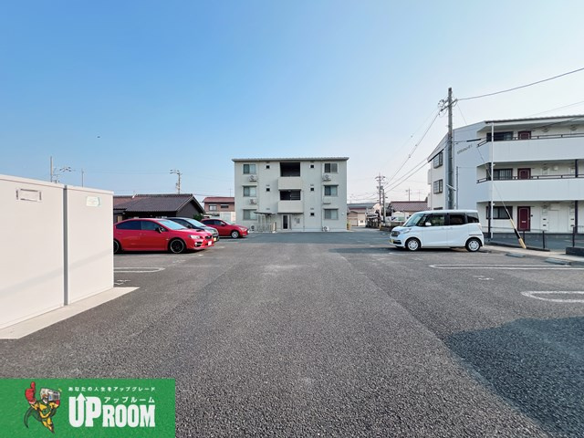 メープル上野の駐車場