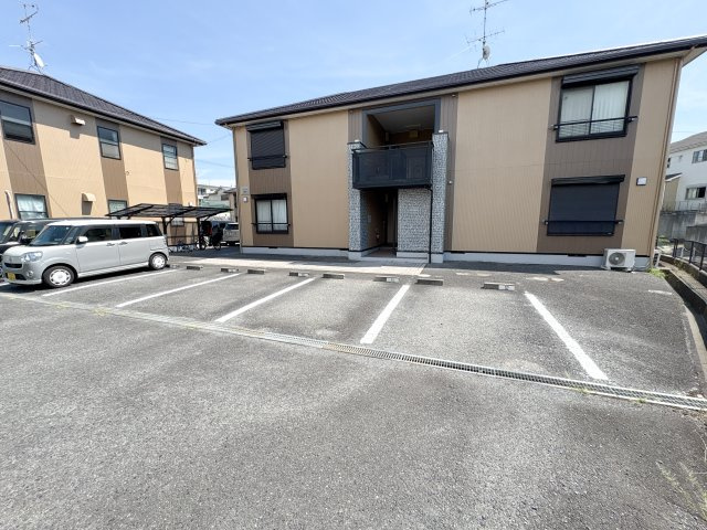 エステートピア学園前の駐車場