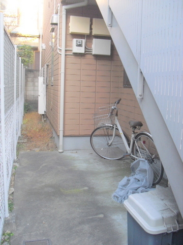 コンフォートハウスのエントランス|敷地内駐輪場