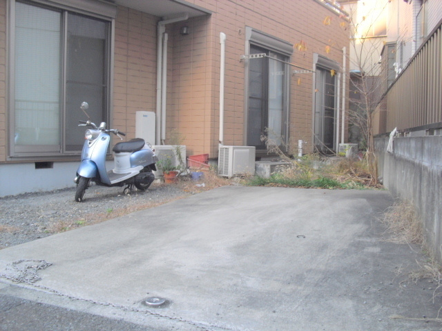 コンフォートハウスのその他共用部分|敷地内駐車場