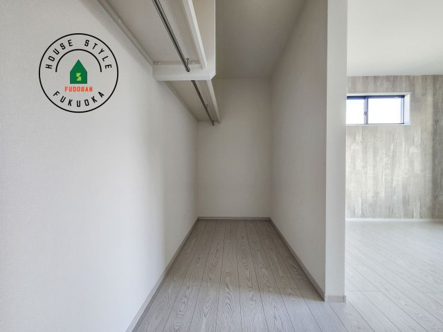 福岡市西区太郎丸2丁目第2-1棟（1号棟）の収納|洋服や大きな荷物が多い方や人数の多いご家族などは、一般的なクローゼットよりもウォークインクローゼットのほうが使い勝手が良いです。