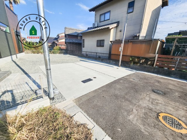 福岡市西区太郎丸2丁目第2-1棟（1号棟）の駐車場|広々した駐車場になります。3台並列駐車となります。