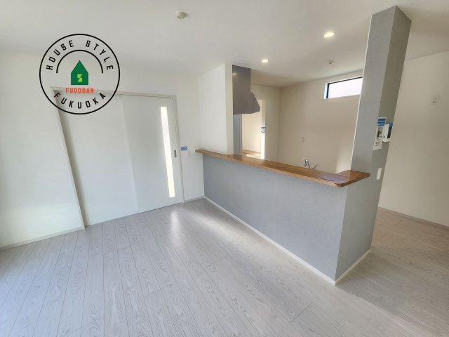 福岡市西区太郎丸2丁目第2-1棟（1号棟）のダイニング|キッチンから立ち込める香りが今日の料理を期待させます。