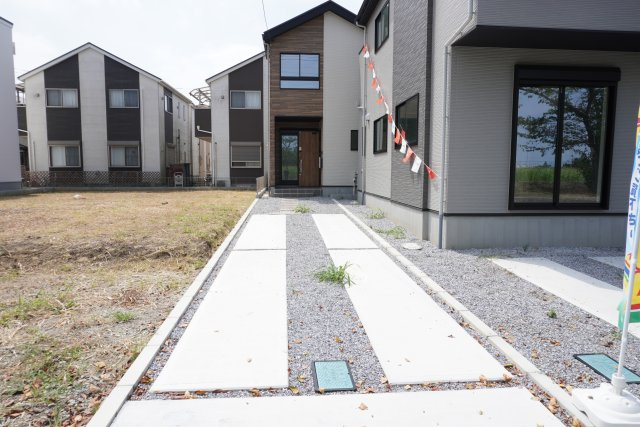 越谷市花田4丁目 新築分譲住宅 全2棟 1号棟の駐車場