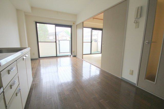 エミール東野の居間・リビング