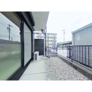 サニーコート川添の庭