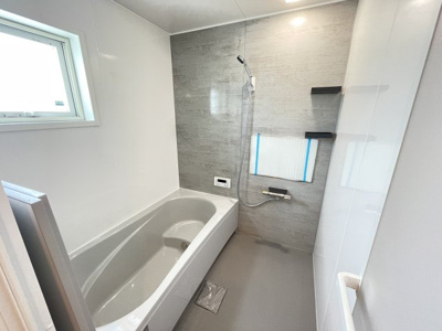 【浴室】 | 【新築分譲住宅】天童市柏木町二丁目　全3棟 | Bathroom】
1日の疲れを取り心身を癒すことができる住まいの中のリラクゼーション空間、リラックスできるよう優しいカラーをチョイスしました。時を忘れるほどのんびりできる空間に。