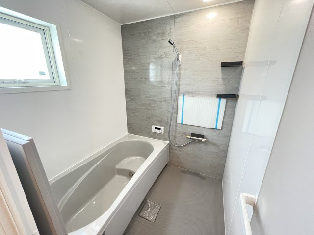 【浴室】 | 【新築分譲住宅】天童市柏木町二丁目　全3棟 | Bathroom】
1日の疲れを取り心身を癒すことができる住まいの中のリラクゼーション空間、リラックスできるよう優しいカラーをチョイスしました。時を忘れるほどのんびりできる空間に。