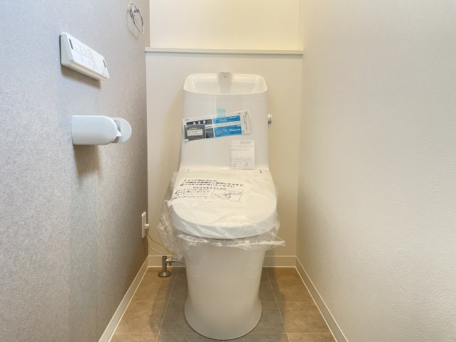 【トイレ】 | 【新築分譲住宅】天童市柏木町二丁目　全3棟 | 【Toilet】
寛ぎだけではない、快適な生活を送る為に必要なもの。毎日使う場所だから、より快適な空間に仕上げられています。