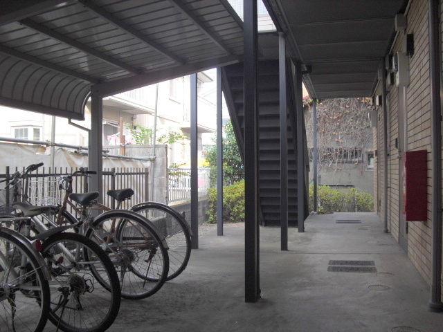 ビレジ中浜のその他共用部分|屋根付自転車置場