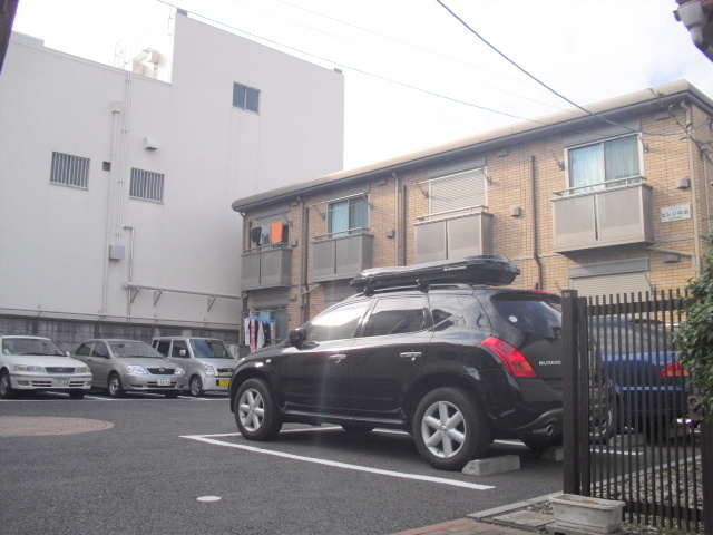 ビレジ中浜の駐車場|敷地内駐車場