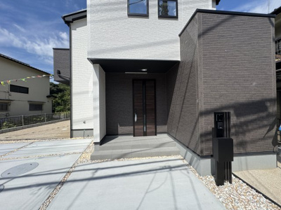 【エントランス】 | 松戸市和名ケ谷新築戸建【和名ケ谷小学校：3分】 | エントランス・玄関ポーチ