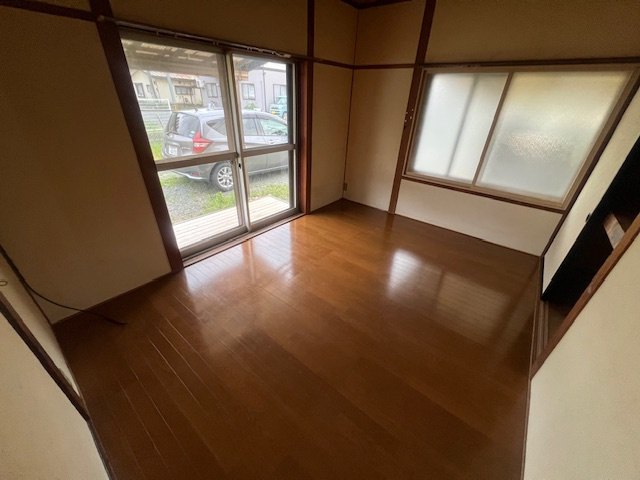 滝沢市葉の木沢山の洋室