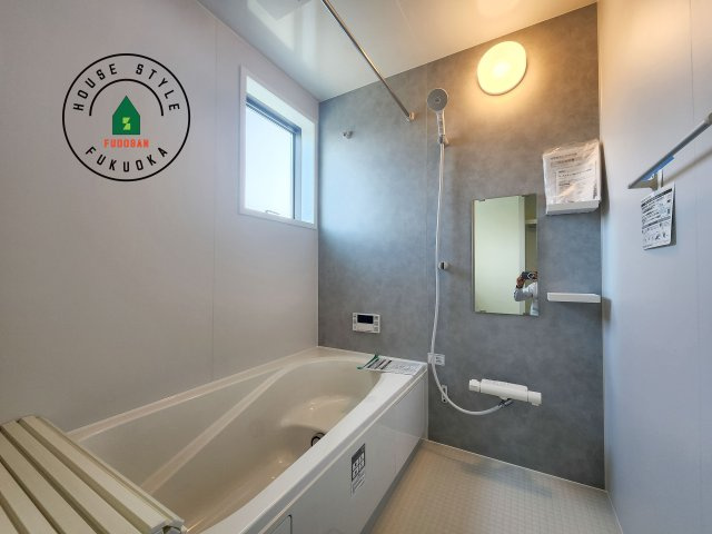 福津市福間南1丁目第3-2棟（2号棟）の浴室|1日の疲れを癒してくれる広々バスルーム。雨の日のお洗濯にも大活躍な浴室乾燥機付です！