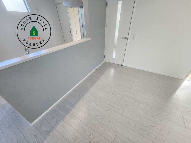 福津市福間南1丁目第3-2棟（2号棟）のダイニング|キッチンから立ち込める香りが今日の料理を期待させます。