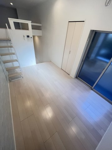 大阪市都島区内代町３丁目のアパートの居間・リビング