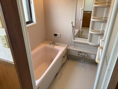 【その他】 | 東根市神町東【中古住宅】 | 広々浴室は、ゆったりとくつろいで疲れを癒す空間です。