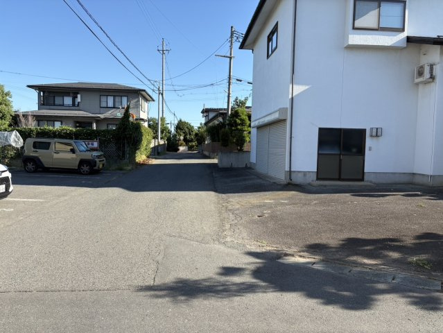 東根市神町東【中古住宅】の駐車場|前面道路