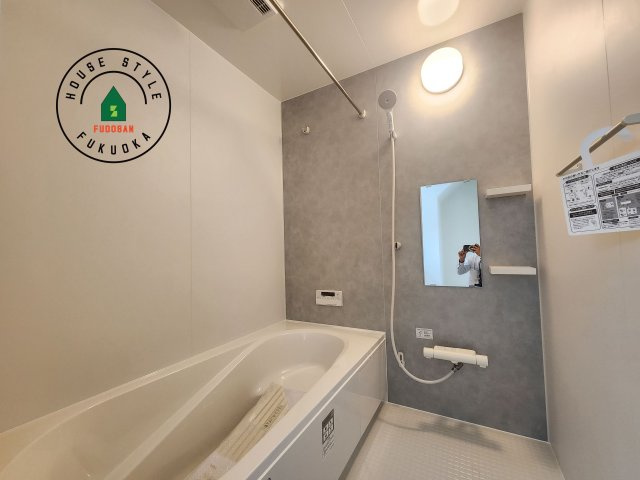 福津市光陽台6丁目第1-1棟（1号棟）の内観：施工例|1日の疲れを癒してくれる広々バスルーム。雨の日のお洗濯にも大活躍な浴室乾燥機付です！