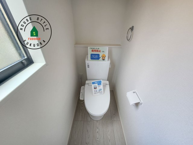 福津市光陽台6丁目第1-1棟（1号棟）の内観：施工例|温水洗浄便座を完備しております。2ヶ所にトイレがあるのは朝の慌ただしい時間も安心です。