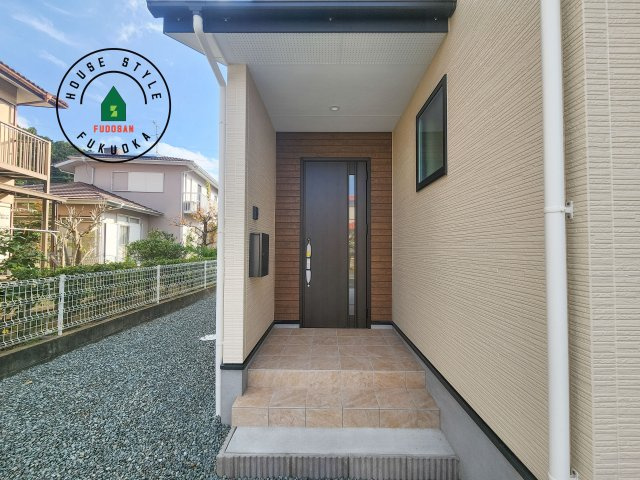 福津市光陽台6丁目第1-1棟（1号棟）の外観：施工例|おでかけの時も帰った時も、「我が家」を最初に感じでもらえる素敵な空間に。