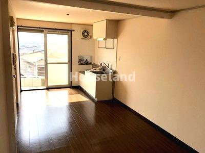 プレジール関戸の居間・リビング