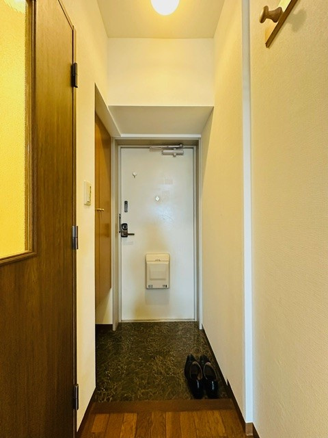 ハチホウハイツ１１の玄関