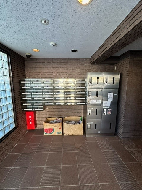 ハチホウハイツ１１のエントランス