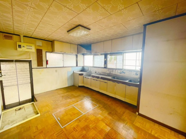 佐野市小中町広々とした庭付き中古住宅のキッチン