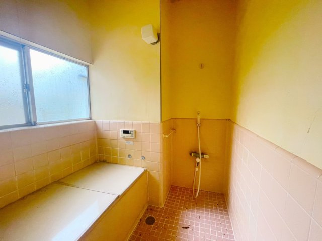 佐野市小中町広々とした庭付き中古住宅の浴室