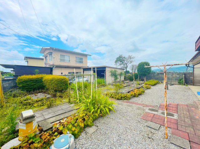 佐野市小中町広々とした庭付き中古住宅の庭