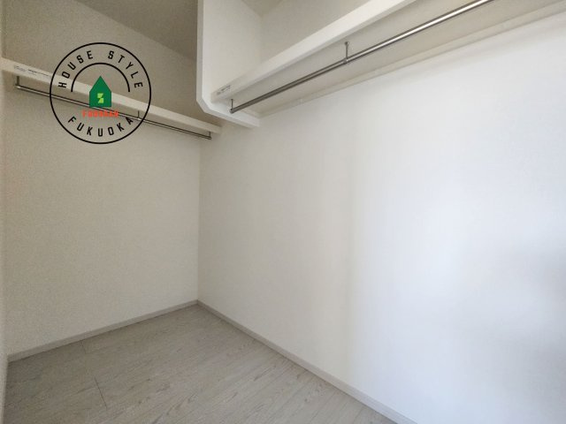 糟屋郡志免町王子3丁目第2-2棟（1号棟）の収納|洋服や大きな荷物が多い方や人数の多いご家族などは、一般的なクローゼットよりもウォークインクローゼットのほうが使い勝手が良いです。