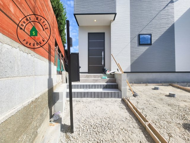 糟屋郡志免町王子3丁目第2-2棟（1号棟）の玄関|おでかけの時も帰った時も、「我が家」を最初に感じでもらえる素敵な空間に。