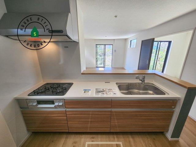 糟屋郡志免町王子3丁目第2-2棟（2号棟）のキッチン|キッチン。グリル・食器洗い乾燥機・浄水器も完備。