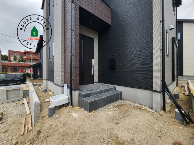 糟屋郡宇美町宇美中央1丁目第3-6棟(1号棟)の玄関|おでかけの時も帰った時も、「我が家」を最初に感じでもらえる素敵な空間に。