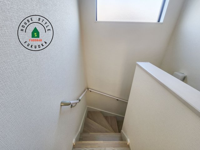 糟屋郡宇美町宇美中央1丁目第3-6棟(2号棟)の内観：施工例|階段からも明るい光が入ります。採光や通風も階段の重要な役割です。