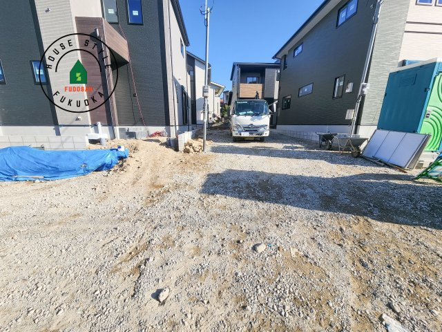 糟屋郡宇美町宇美中央1丁目第3-6棟(2号棟)の駐車場|広々した駐車場になります。3台並列駐車となります。