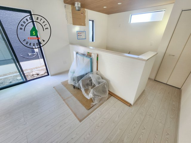 糟屋郡宇美町宇美中央1丁目第3-6棟(2号棟)のダイニング|キッチンから立ち込める香りが今日の料理を期待させます。