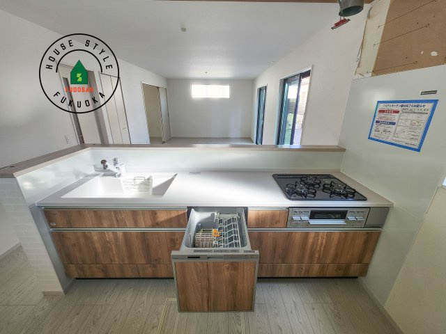 糟屋郡宇美町宇美中央1丁目第3-6棟(2号棟)の内観：施工例|キッチン。グリル・食器洗い乾燥機・浄水器も完備。