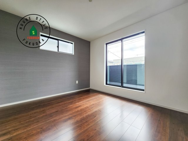 糟屋郡志免町南里2丁目第1-3棟（2号棟）の寝室|主寝室には収納力に優れたクローゼットがありますので、お部屋もすっきり片付きます。