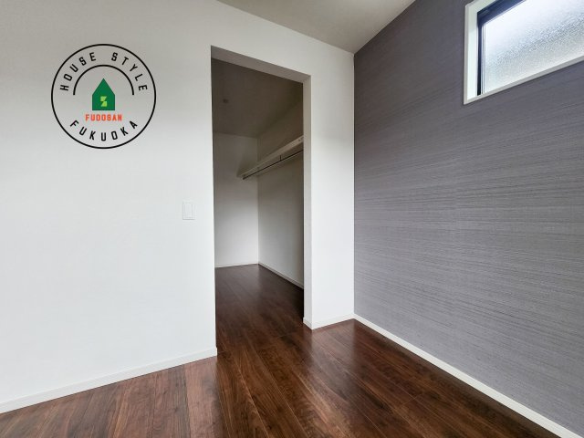 糟屋郡志免町南里2丁目第1-3棟（2号棟）の収納|洋服や大きな荷物が多い方や人数の多いご家族などは、一般的なクローゼットよりもウォークインクローゼットのほうが使い勝手が良いです。