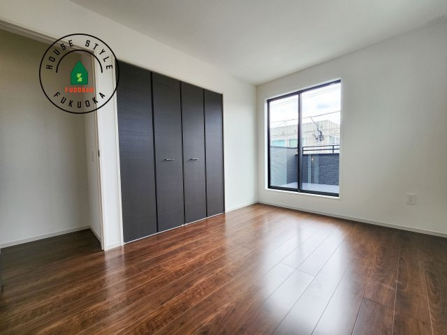 糟屋郡志免町南里2丁目第1-3棟（2号棟）の子供部屋|柔らかい陽光が差し込む明るいお部屋を演出する設計。彩光の取れる窓が気持ちの良いお部屋を創り上げます。